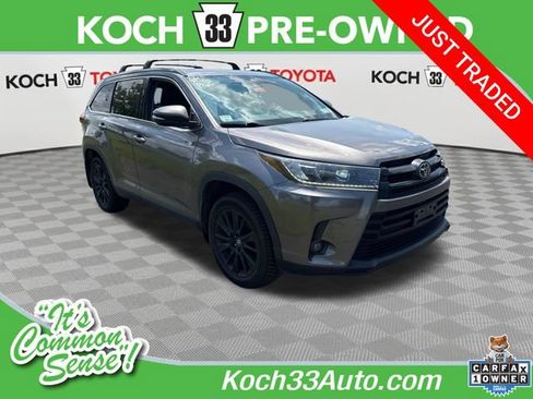 Used 2019 Toyota Highlander SE AWD/4WD image 1