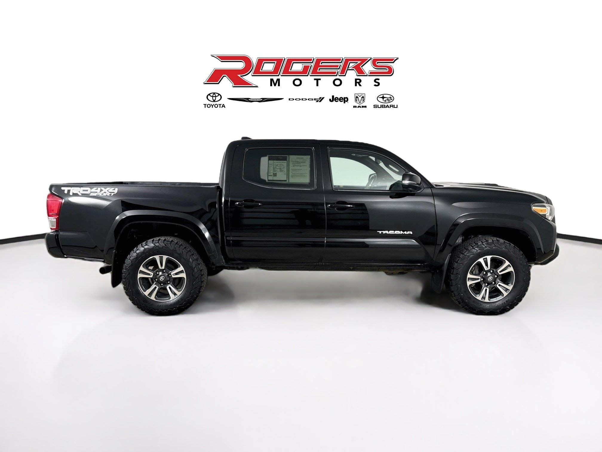 Used 2017 Toyota Tacoma TRD Sport AWD/4WD image 14