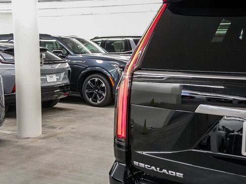 New 2026 Cadillac Escalade Luxury image 7