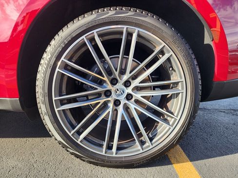 Used 2024 Porsche Macan w/ Premium Plus Package image 15