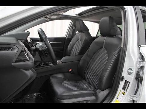 Used 2023 Toyota Camry SE w/ Audio Upgrade Package FWD image 5