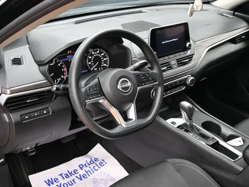 Used 2025 Nissan Altima 2.5 SV FWD image 47
