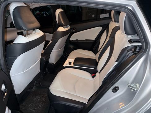 Used 2017 Toyota Prius Prime Premium image 12