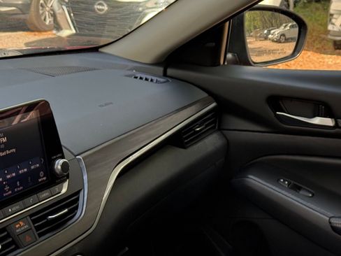 Used 2025 Nissan Altima 2.5 SV image 30