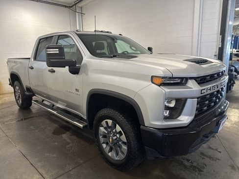 Used 2023 Chevrolet Silverado 2500 Custom image 3