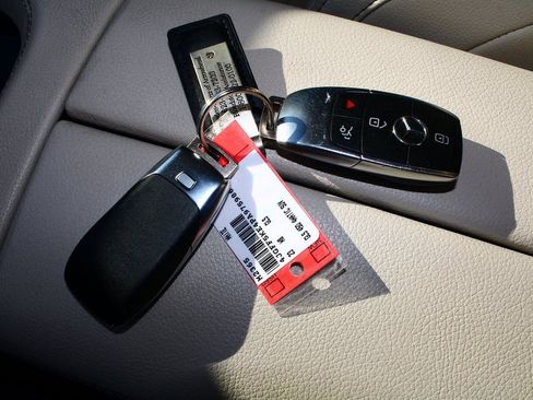 Used 2023 Mercedes-Benz GLS 450 GLS 450 w/ AMG Line Exterior image 23