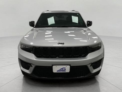 Used 2024 Jeep Grand Cherokee Limited w/ Black Appearance Package image 11