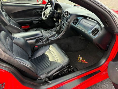 Used 2001 Chevrolet Corvette Coupe w/ Preferred Equipment Group2 image 10