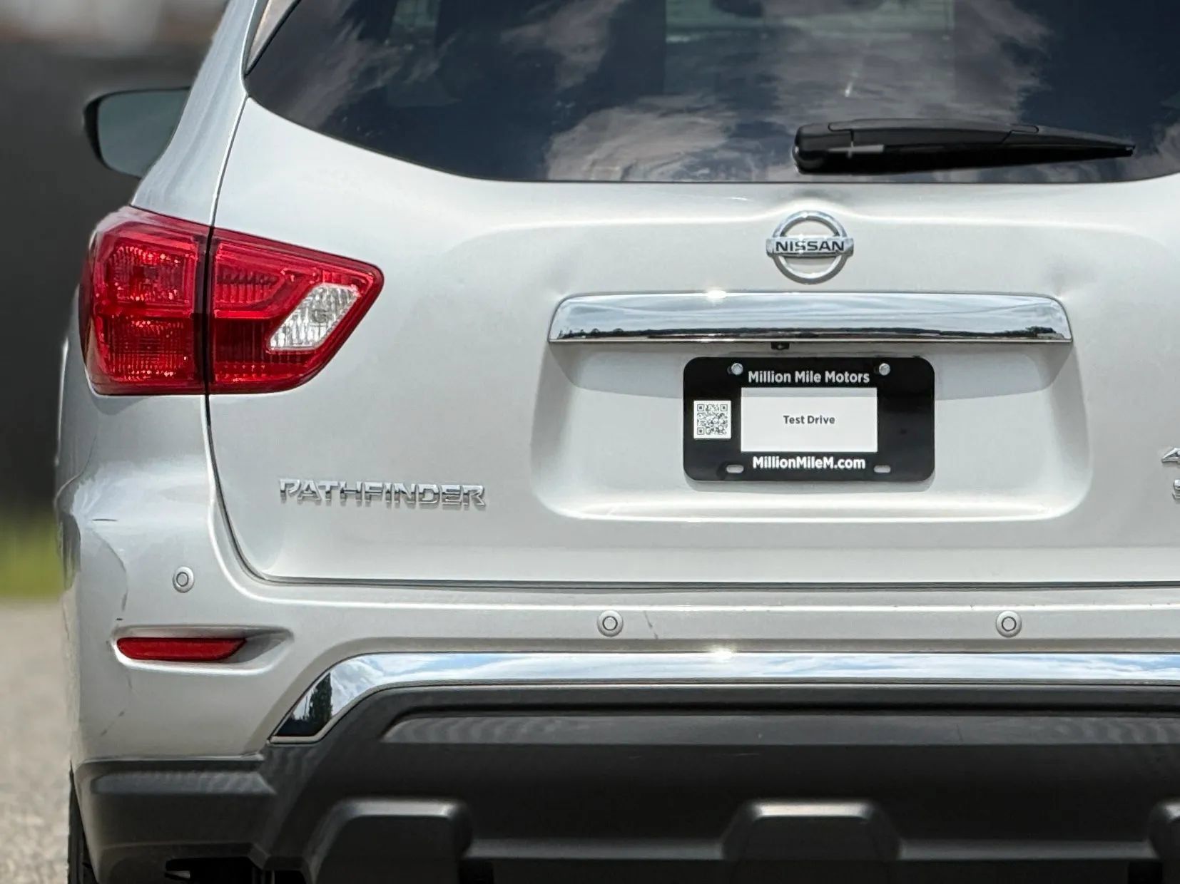 Used 2018 Nissan Pathfinder SV AWD/4WD image 13