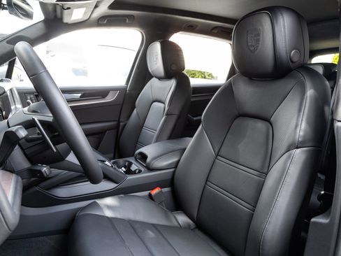 Used 2025 Porsche Cayenne E-Hybrid AWD/4WD image 5