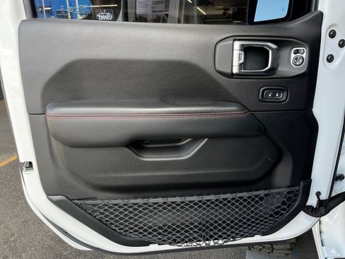 Used 2020 Jeep Gladiator Rubicon AWD/4WD image 13