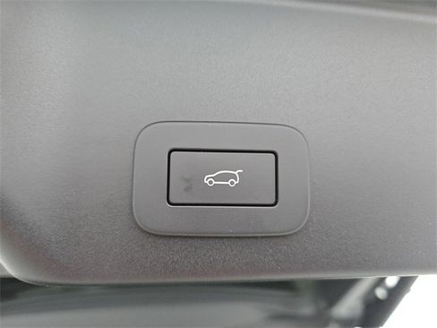 Used 2023 Land Rover Range Rover Evoque R-Dynamic SE image 13