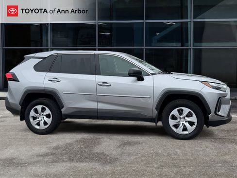 Used 2025 Toyota RAV4 LE AWD/4WD image 11