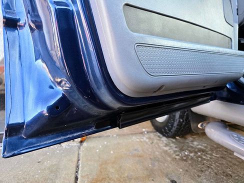 Used 2003 Ford Explorer Sport Trac 2WD image 28