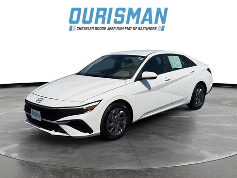 Used 2024 Hyundai Elantra SEL FWD image 2