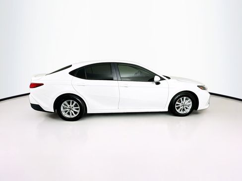 Used 2025 Toyota Camry LE image 10