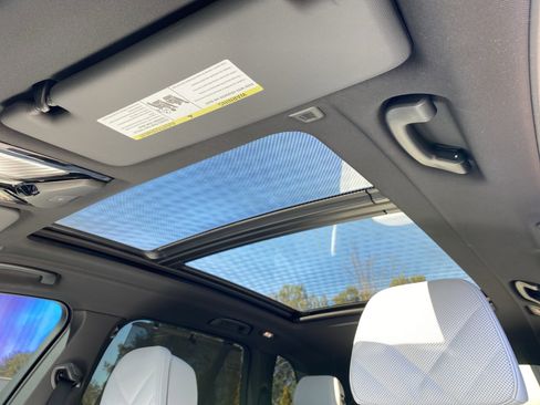 Used 2025 BMW X5 M60i image 9