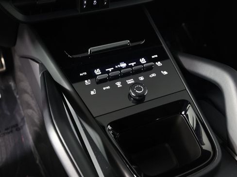 Certified 2025 Porsche Cayenne GTS AWD/4WD image 18