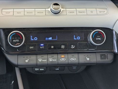 Used 2025 Hyundai Elantra Limited FWD image 19