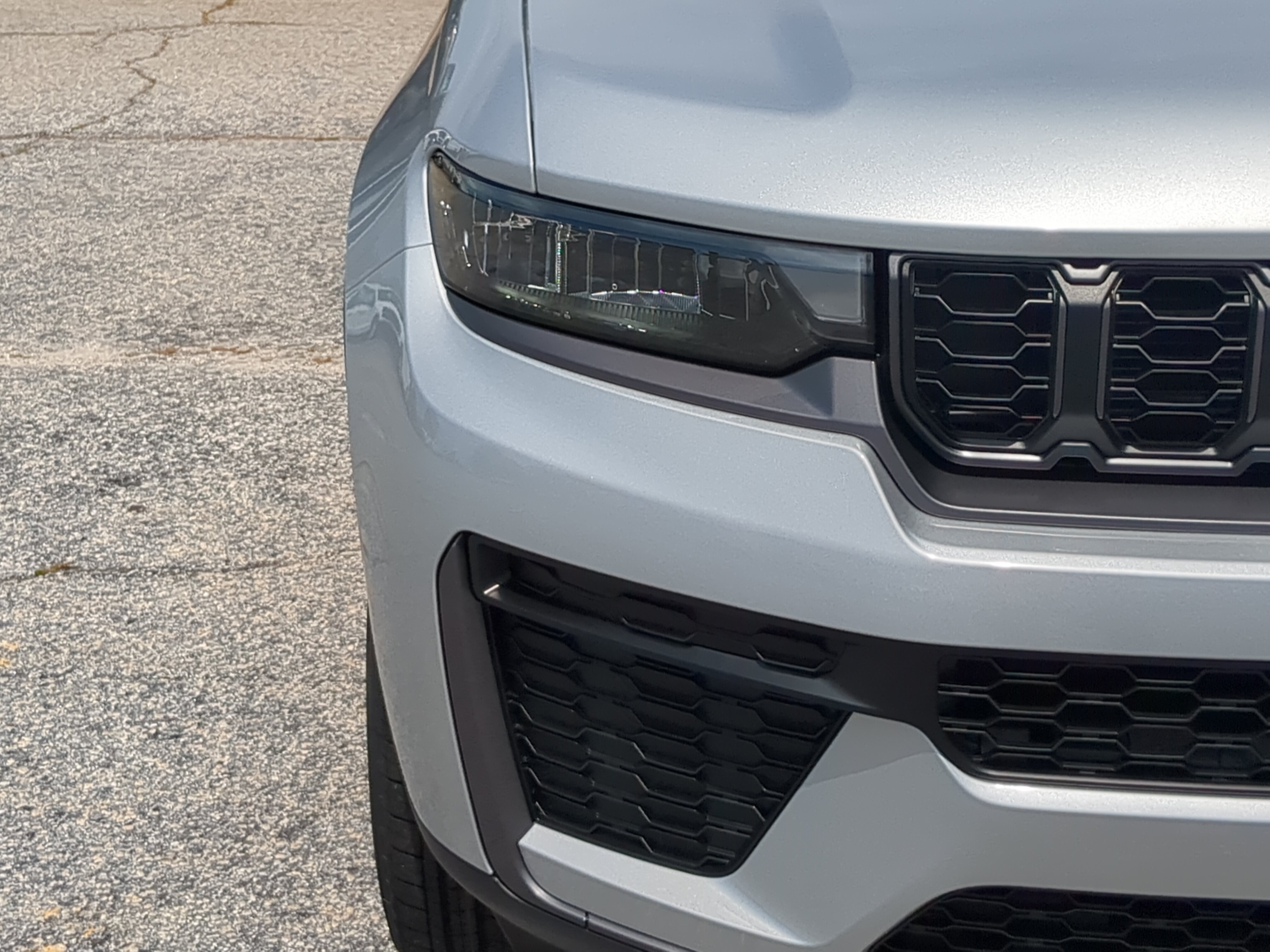 New 2026 Jeep Grand Cherokee Altitude RWD image 8