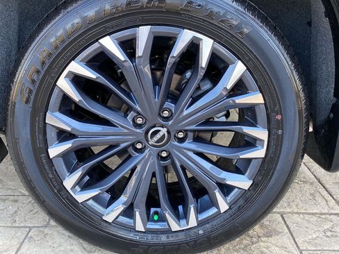 Used 2025 Nissan Rogue Platinum w/ Platinum Premium Package image 15