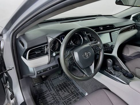 Used 2019 Toyota Camry L image 8