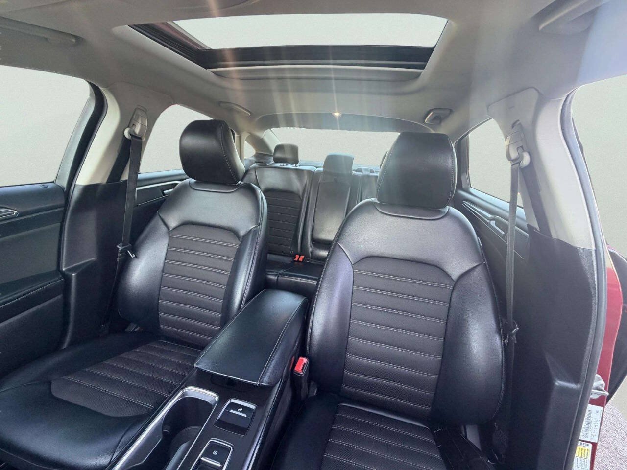 Used 2017 Ford Fusion SE w/ Equipment Group 201A FWD image 15