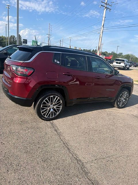 Used 2022 Jeep Compass Limited w/ Elite Group AWD/4WD image 9
