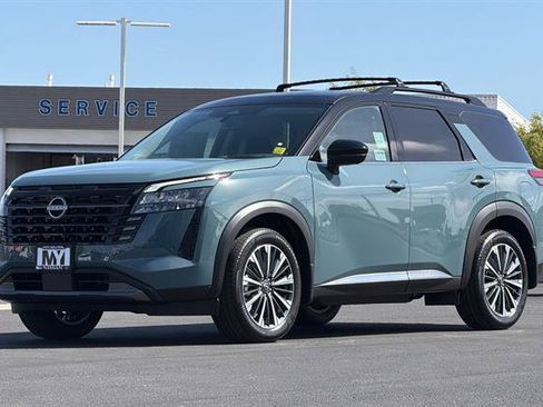 New 2026 Nissan Pathfinder Platinum w/ Cargo Package AWD/4WD image 8