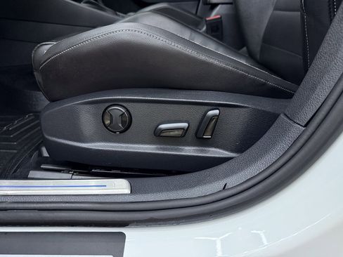 Used 2016 Volkswagen Golf R DCC & Navigation 4Motion image 18