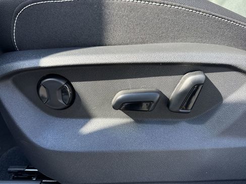 New 2026 Volkswagen Atlas SE image 13