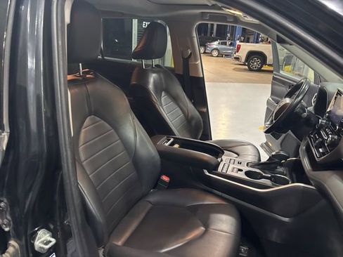 Used 2021 Toyota Highlander XLE AWD/4WD image 36
