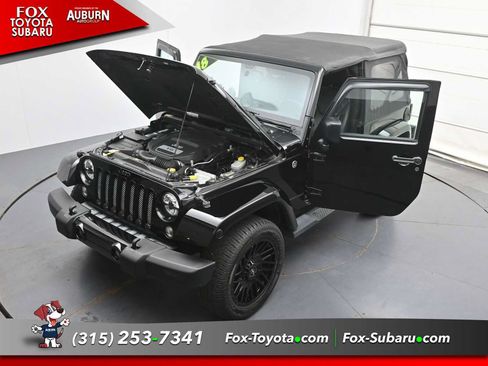 Used 2018 Jeep Wrangler Sahara w/ Dual Top Group AWD/4WD image 40