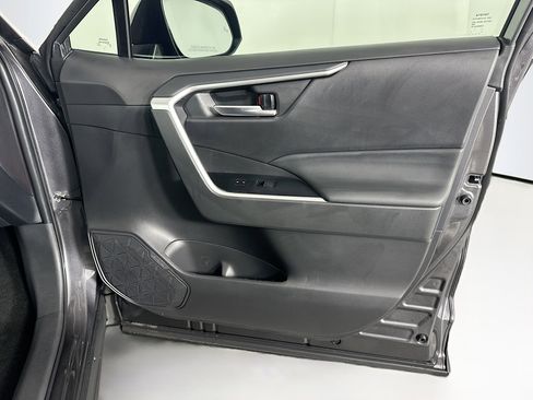 Used 2025 Toyota RAV4 XLE w/ Convenience Package image 32