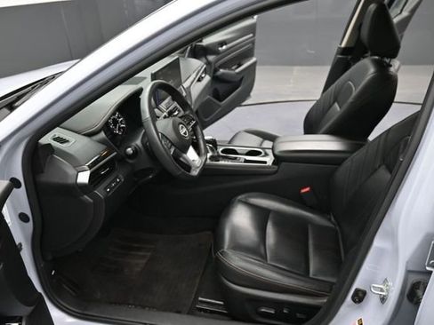 Used 2023 Nissan Altima 2.5 SR w/ SR Premium Package FWD image 27