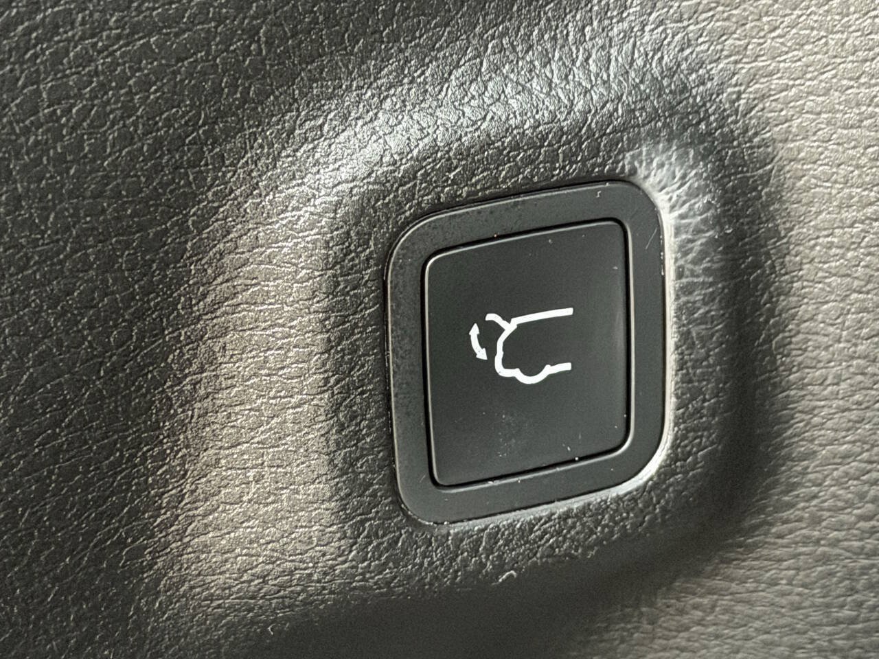 Used 2018 Jeep Compass Limited w/ Navigation Group AWD/4WD image 30