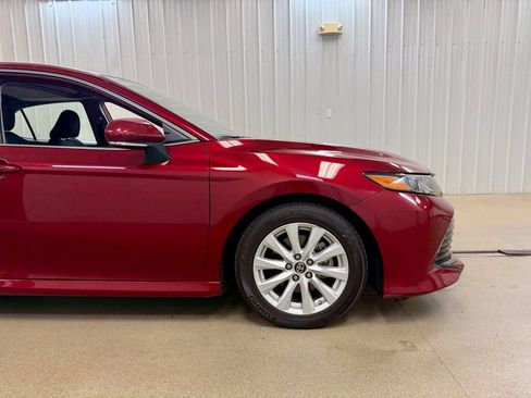 Used 2019 Toyota Camry LE w/ Convenience Package FWD image 4