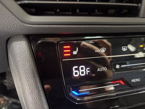 Used 2025 Volkswagen Jetta SE FWD image 24