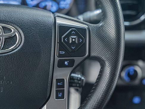Used 2018 Toyota Tacoma SR5 AWD/4WD image 39
