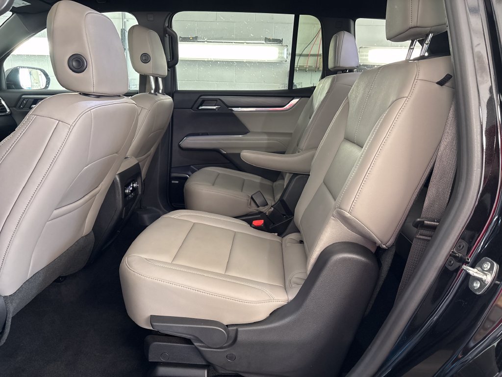 Used 2026 GMC Acadia Elevation w/ Elevation Premium Package FWD image 29