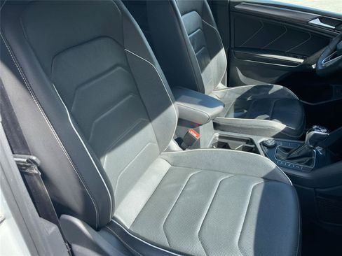 Used 2022 Volkswagen Tiguan SEL R-Line AWD/4WD image 18