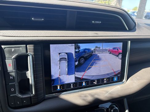 Used 2021 GMC Yukon XL Denali w/ Denali Premium Package image 11