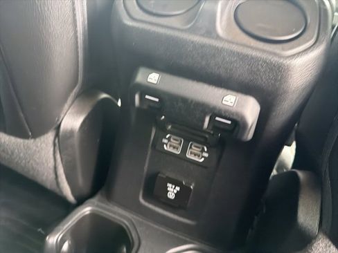 Used 2021 Jeep Gladiator Overland image 26