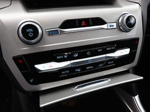 Used 2024 Ford Explorer XLT w/ Equipment Group 202A image 17