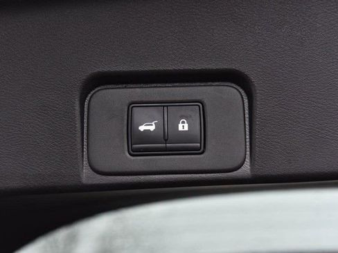 Certified 2025 Nissan Rogue SV image 25