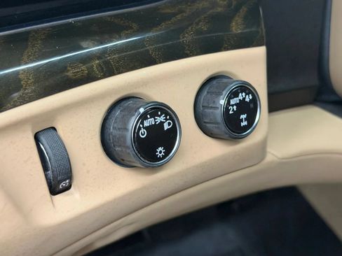Used 2019 Cadillac Escalade Platinum AWD/4WD image 26