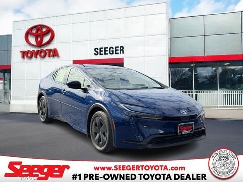 New 2026 Toyota Prius LE FWD image 1