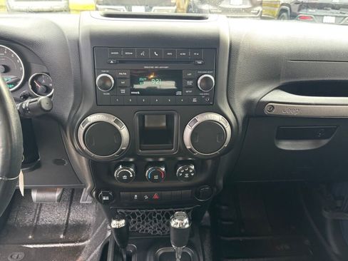 Used 2017 Jeep Wrangler Unlimited Sport w/ Connectivity Group image 17