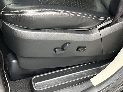 Used 2017 Dodge Grand Caravan SXT FWD image 9