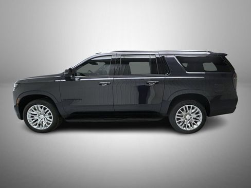 Used 2025 Chevrolet Suburban RST w/ Comfort Package image 8